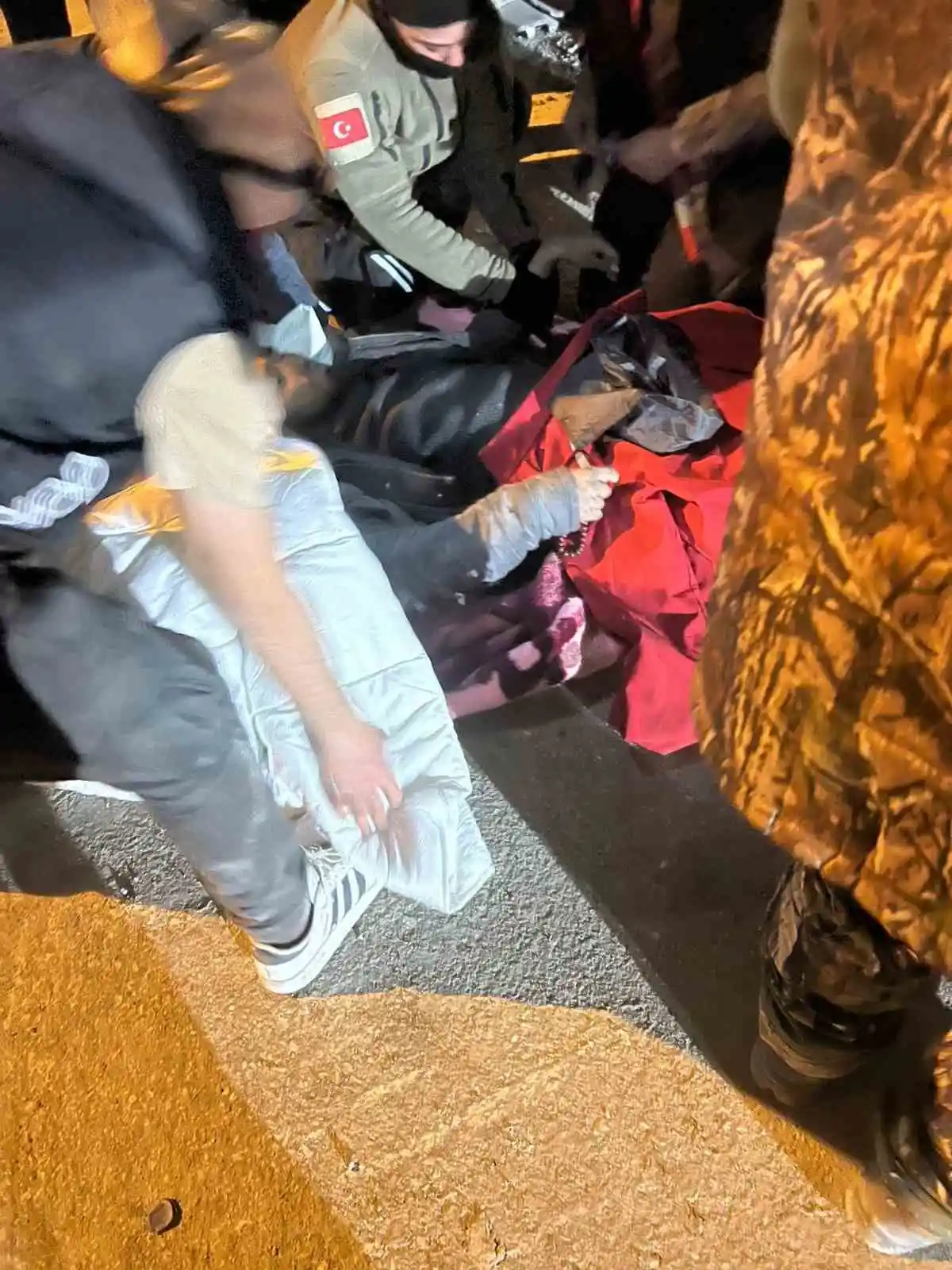 Depremin 12. gününde art arda 3 inanılmaz kurtuluş: 261 saat sonra enkazdan ekipleri alkışlayarak çıktı