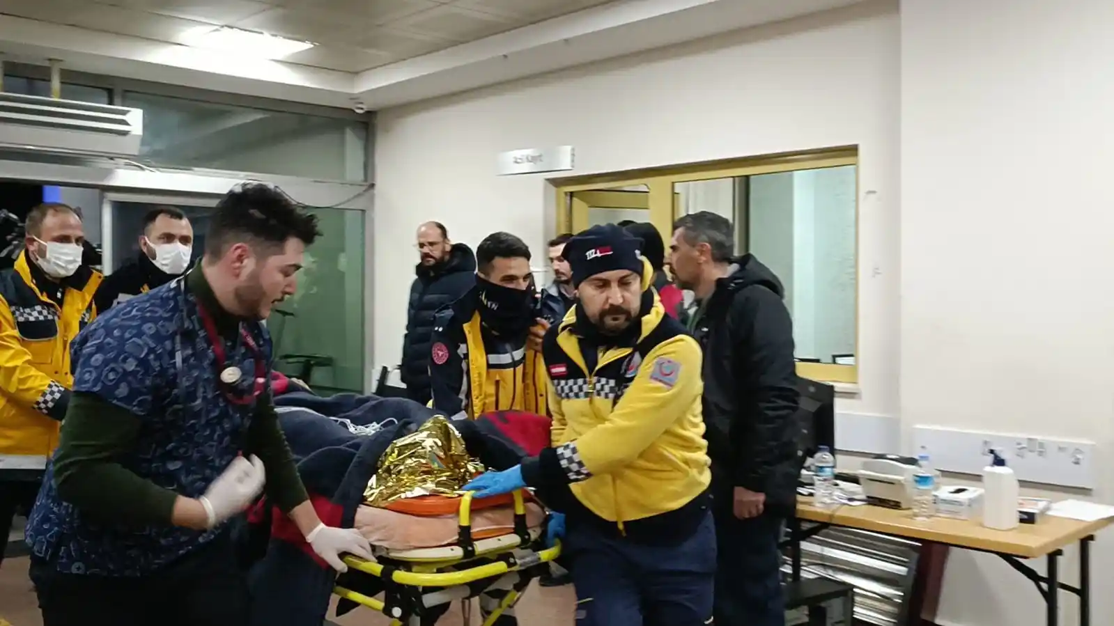 Depremin 12. gününde art arda 3 inanılmaz kurtuluş: 261 saat sonra enkazdan ekipleri alkışlayarak çıktı