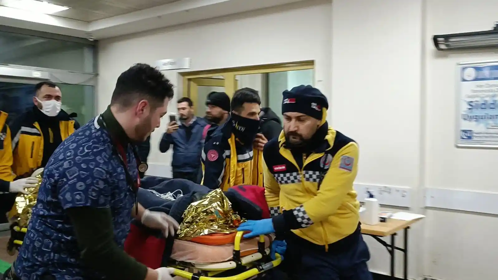 Depremin 12. gününde art arda 3 inanılmaz kurtuluş: 261 saat sonra enkazdan ekipleri alkışlayarak çıktı