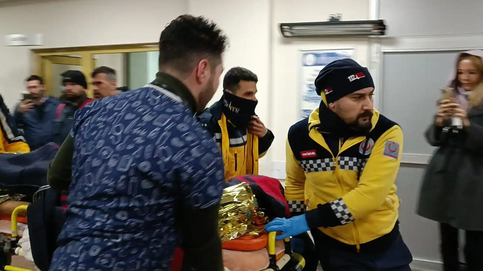 Depremin 12. gününde art arda 3 inanılmaz kurtuluş: 261 saat sonra enkazdan ekipleri alkışlayarak çıktı