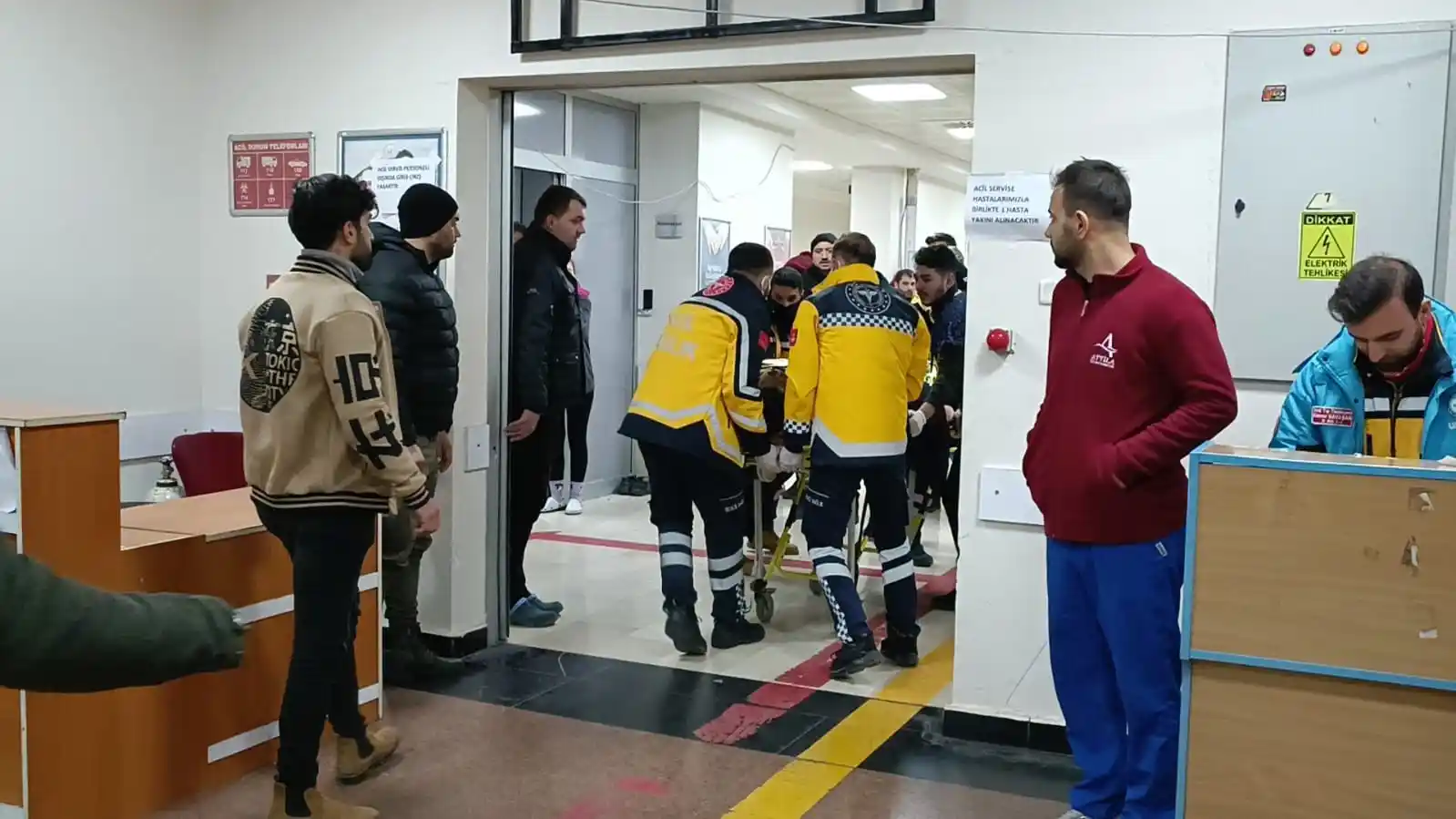 Depremin 12. gününde art arda 3 inanılmaz kurtuluş: 261 saat sonra enkazdan ekipleri alkışlayarak çıktı