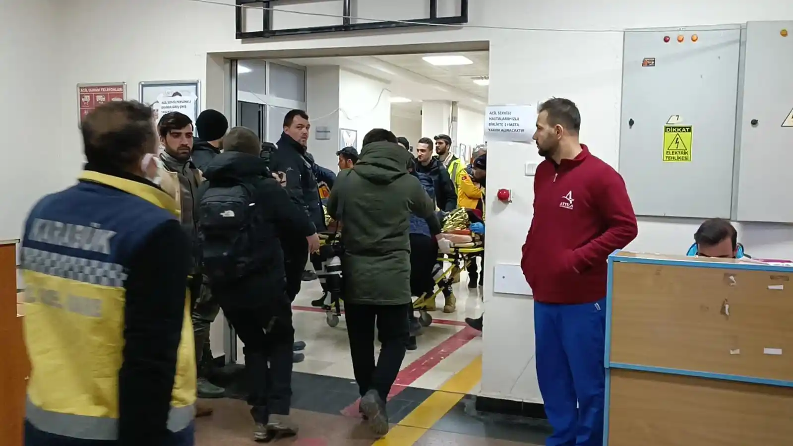 Depremin 12. gününde art arda 3 inanılmaz kurtuluş: 261 saat sonra enkazdan ekipleri alkışlayarak çıktı