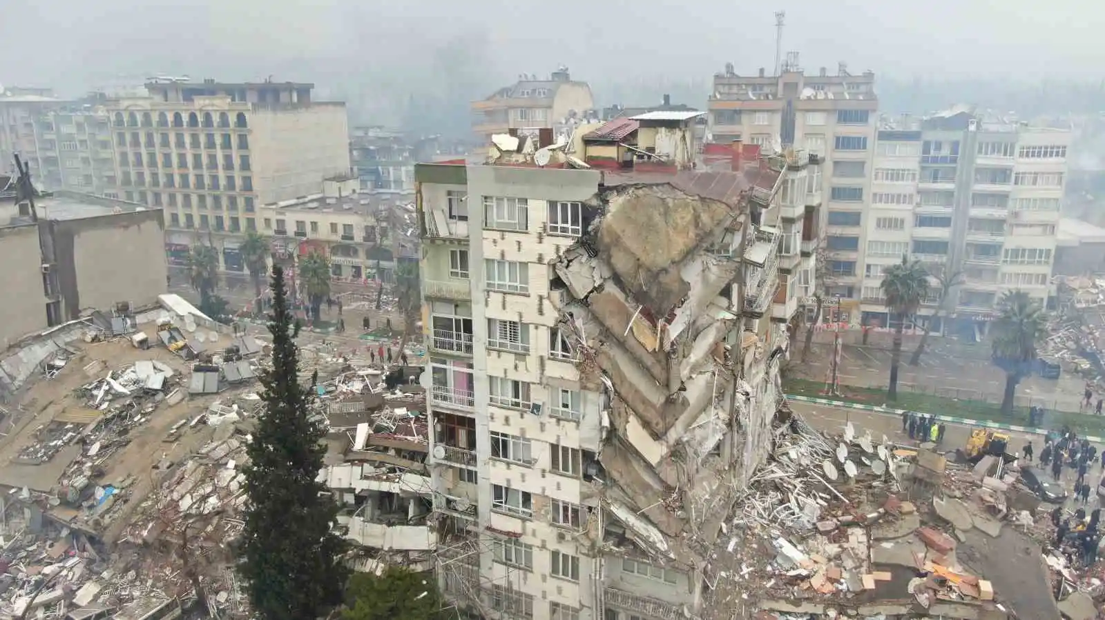Depremin acı bilançosunu havadan çekilen görüntüler gözler önüne serdi