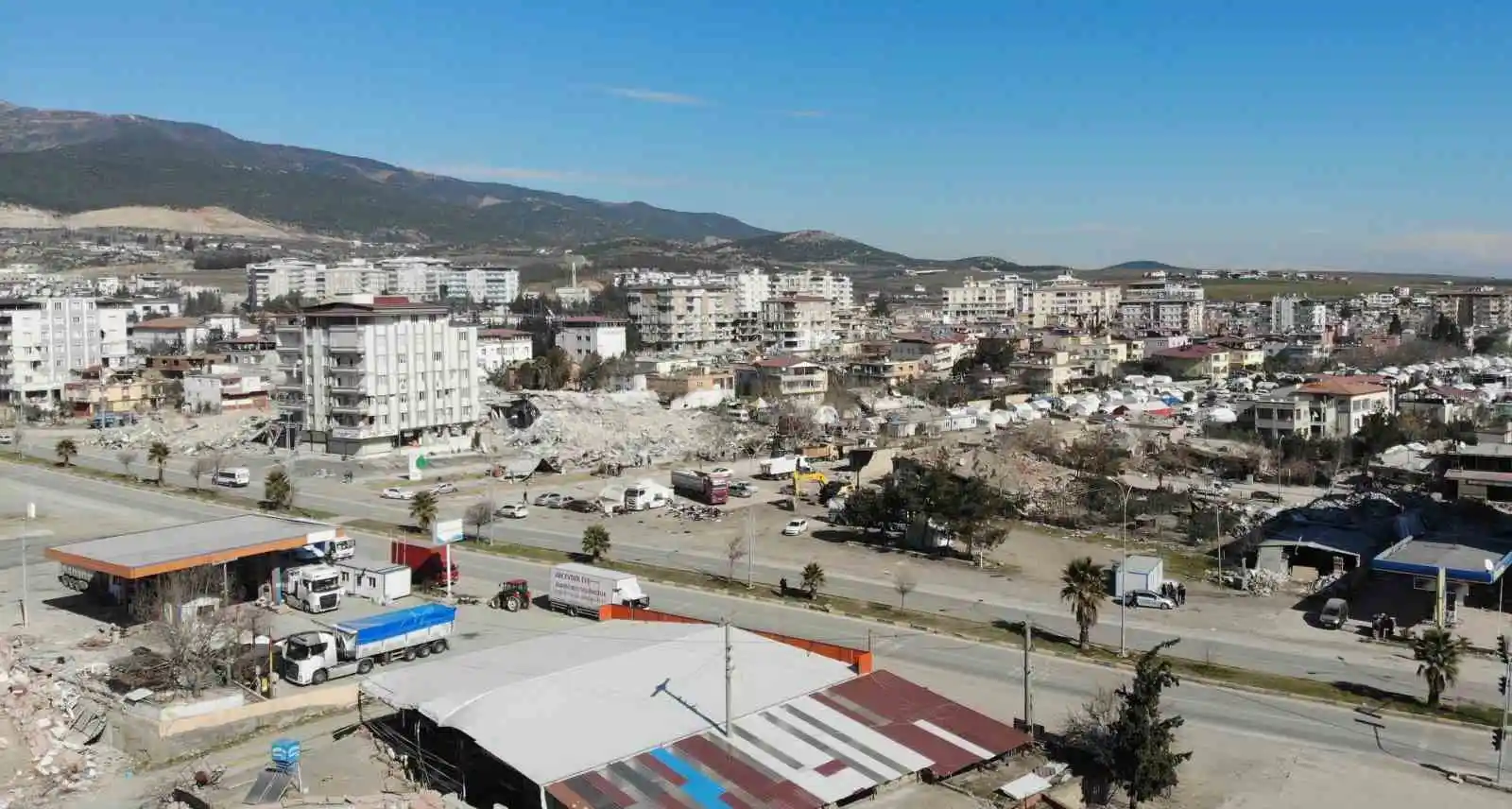 Depremlerde en fazla hasar alan ilçelerin başında gelen Nurdağı, havadan görüntülendi