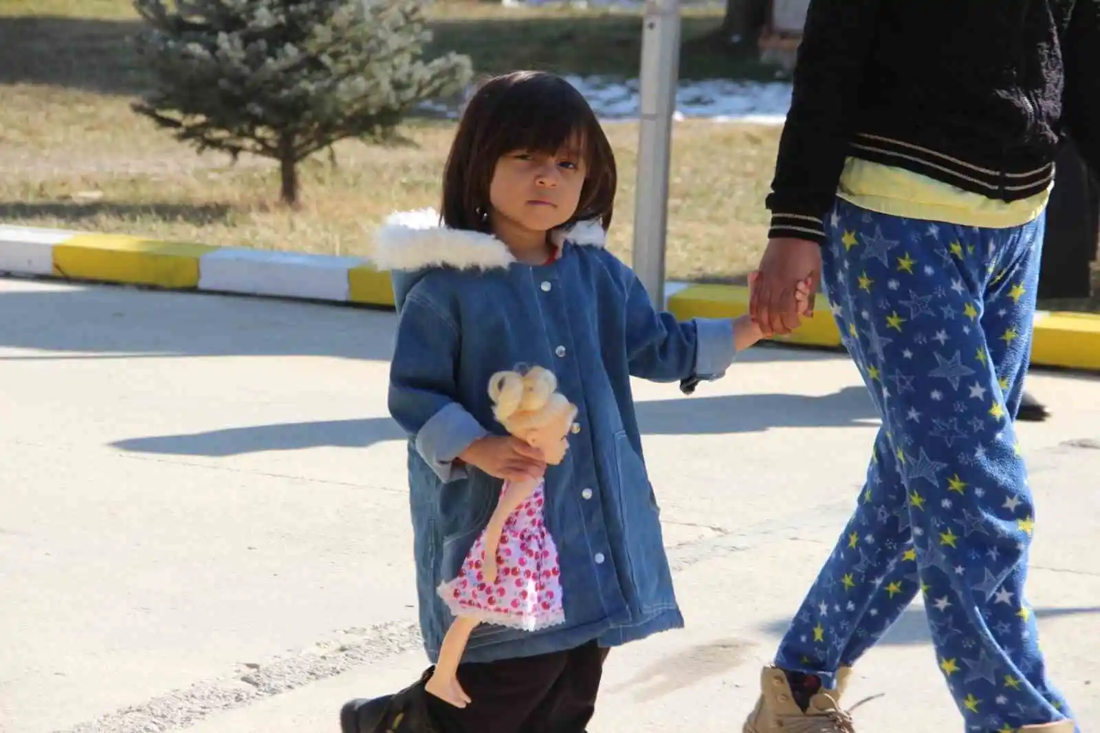 Depremzede aileler Afyonkarahisar’daki geçici yuvalarına yerleştirildi