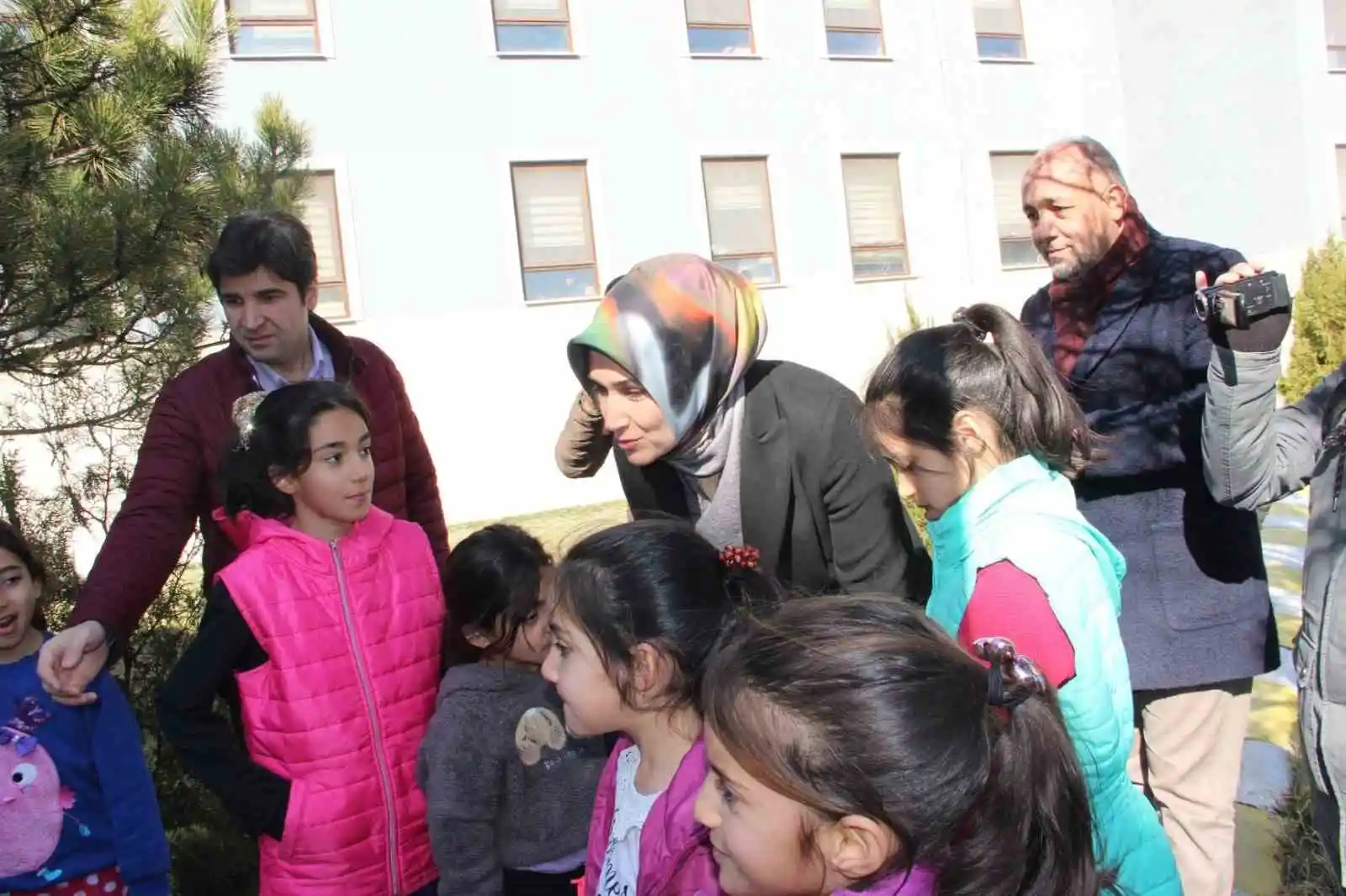 Depremzede aileler Afyonkarahisar’daki geçici yuvalarına yerleştirildi
