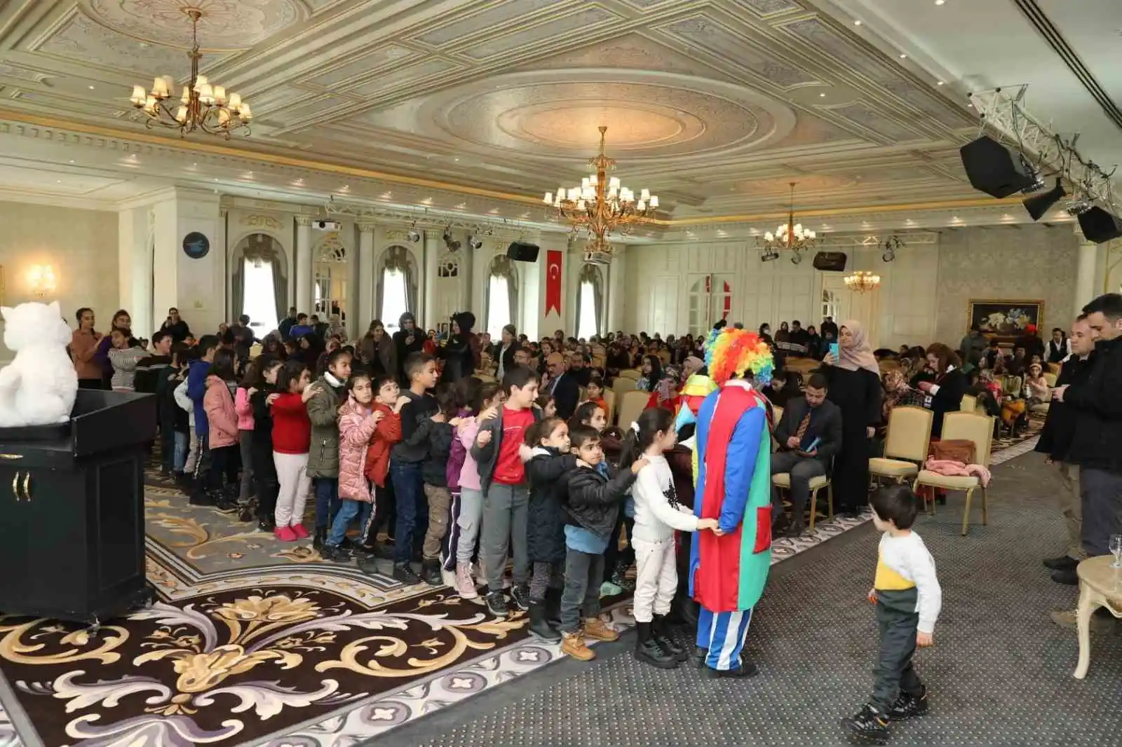 Depremzede çocuklara moral etkinliği