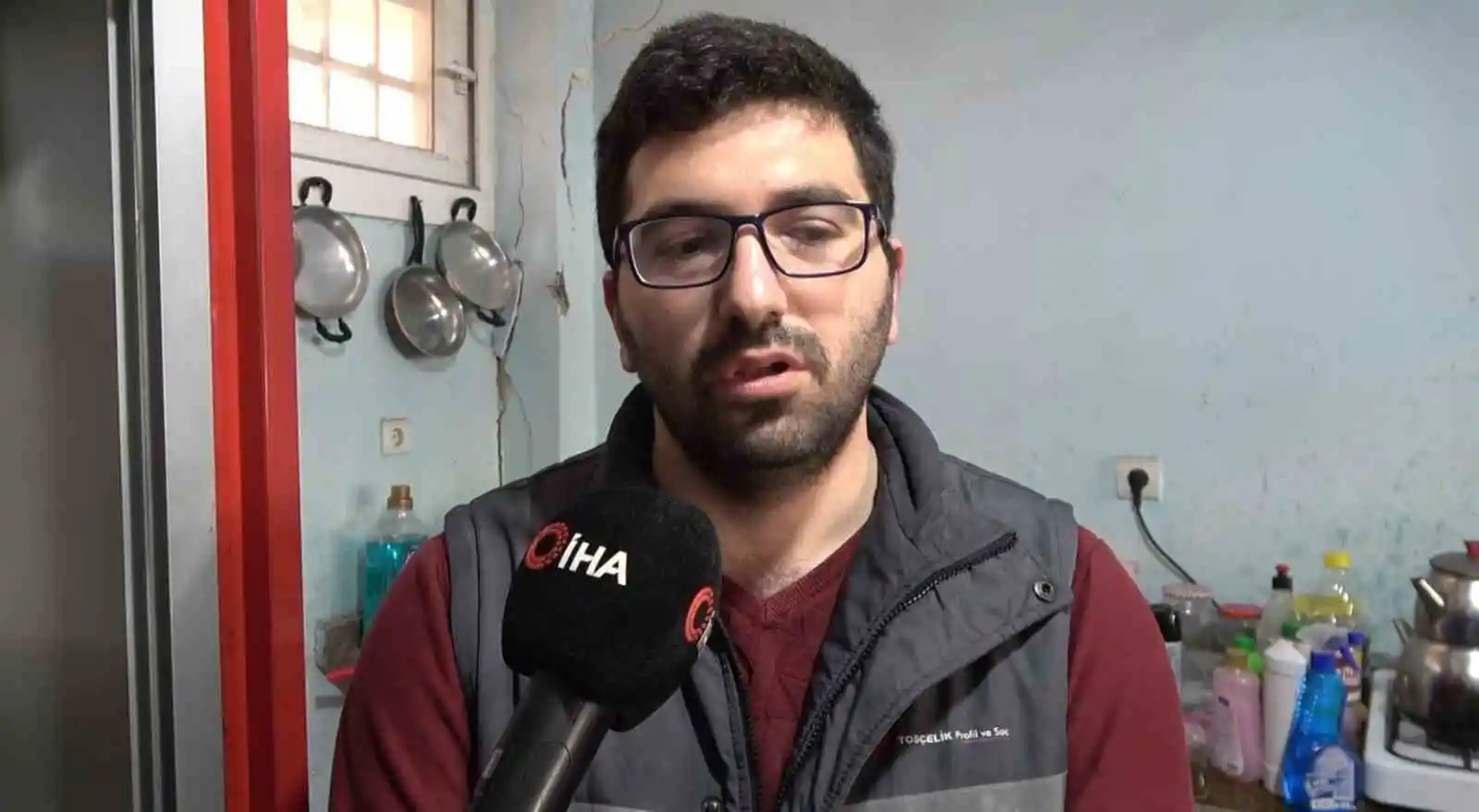 Depremzede esnaftan depremden etkilenen ailelere gıda kolisi