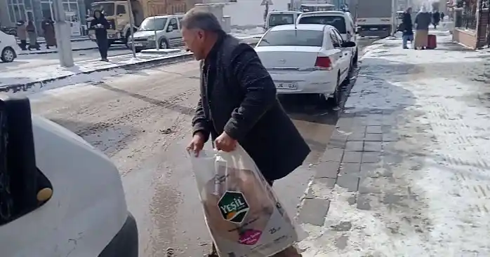 Depremzedeler için 40 tandır yakıldı: Her evde ekmek pişirildi
