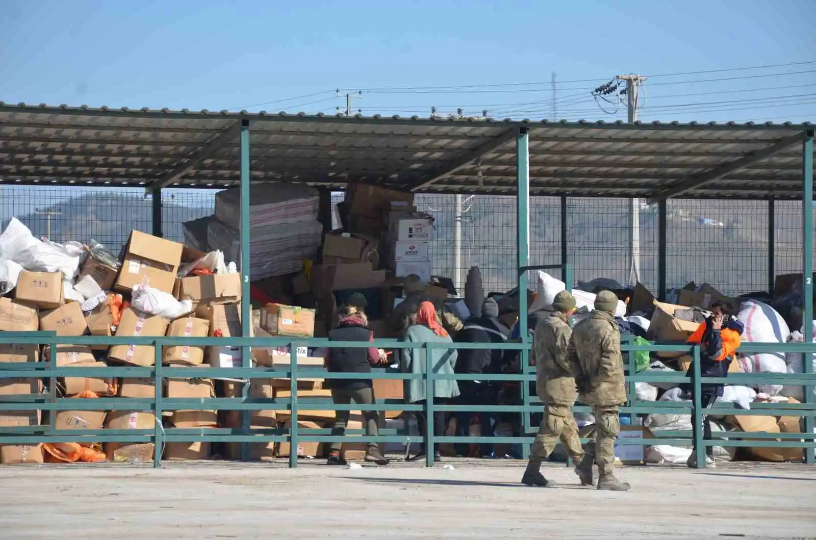 Depremzedeler için gönderilen monttan pasaport çıktı
