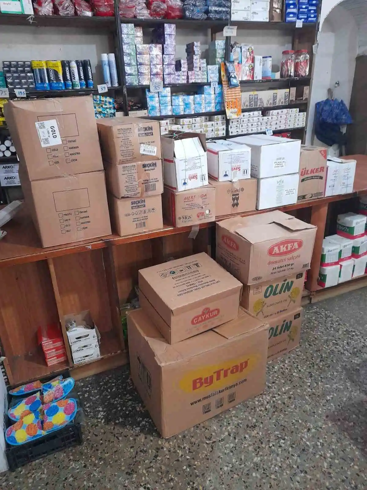 Depremzedeler için hayırseverler altınını bozdurdu, kumbarasını bağışladı