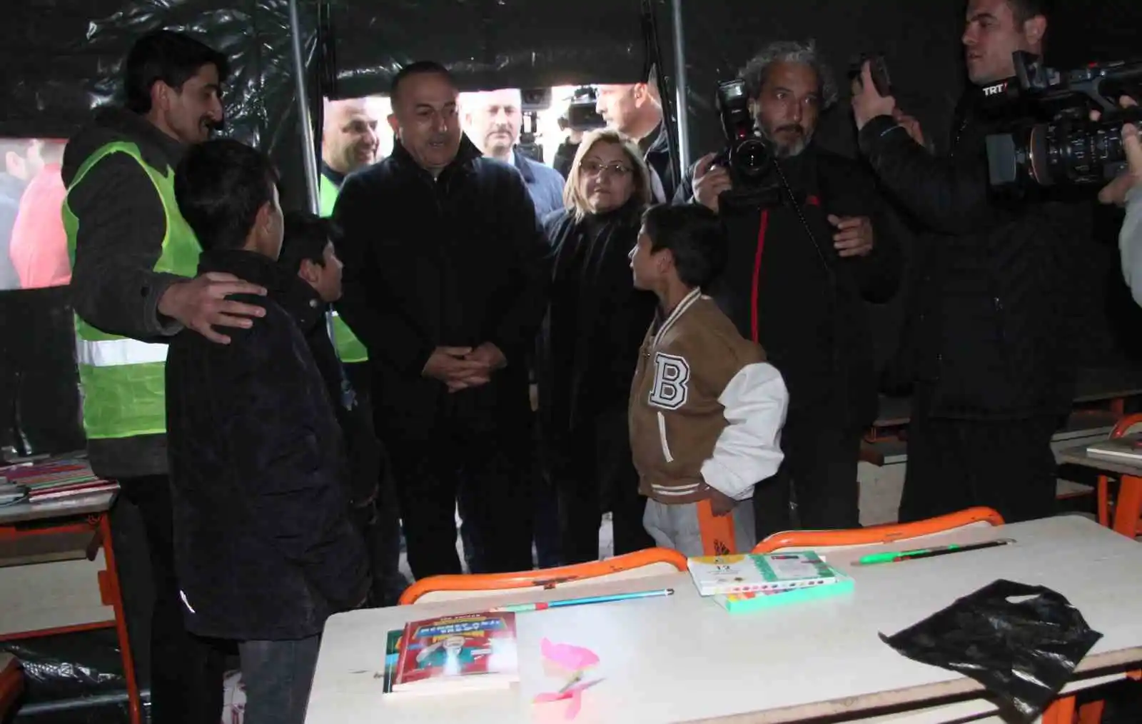 Depremzedelerden Dışişleri Bakanı Çavuşoğlu'na ilginç talep ve şikayetler