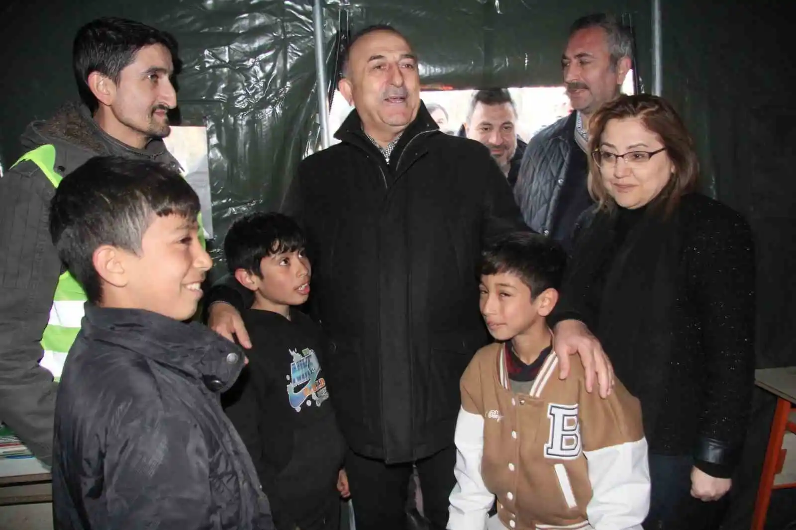 Depremzedelerden Dışişleri Bakanı Çavuşoğlu’na ilginç talep ve şikayetler
