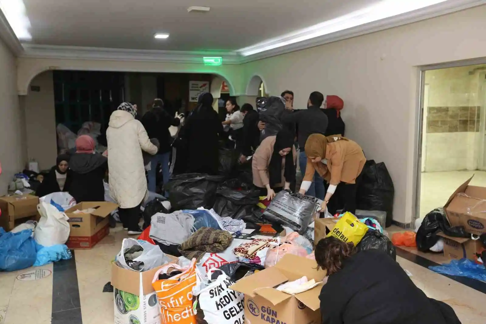 Derince’den deprem bölgesine 4 tır dolusu yardım