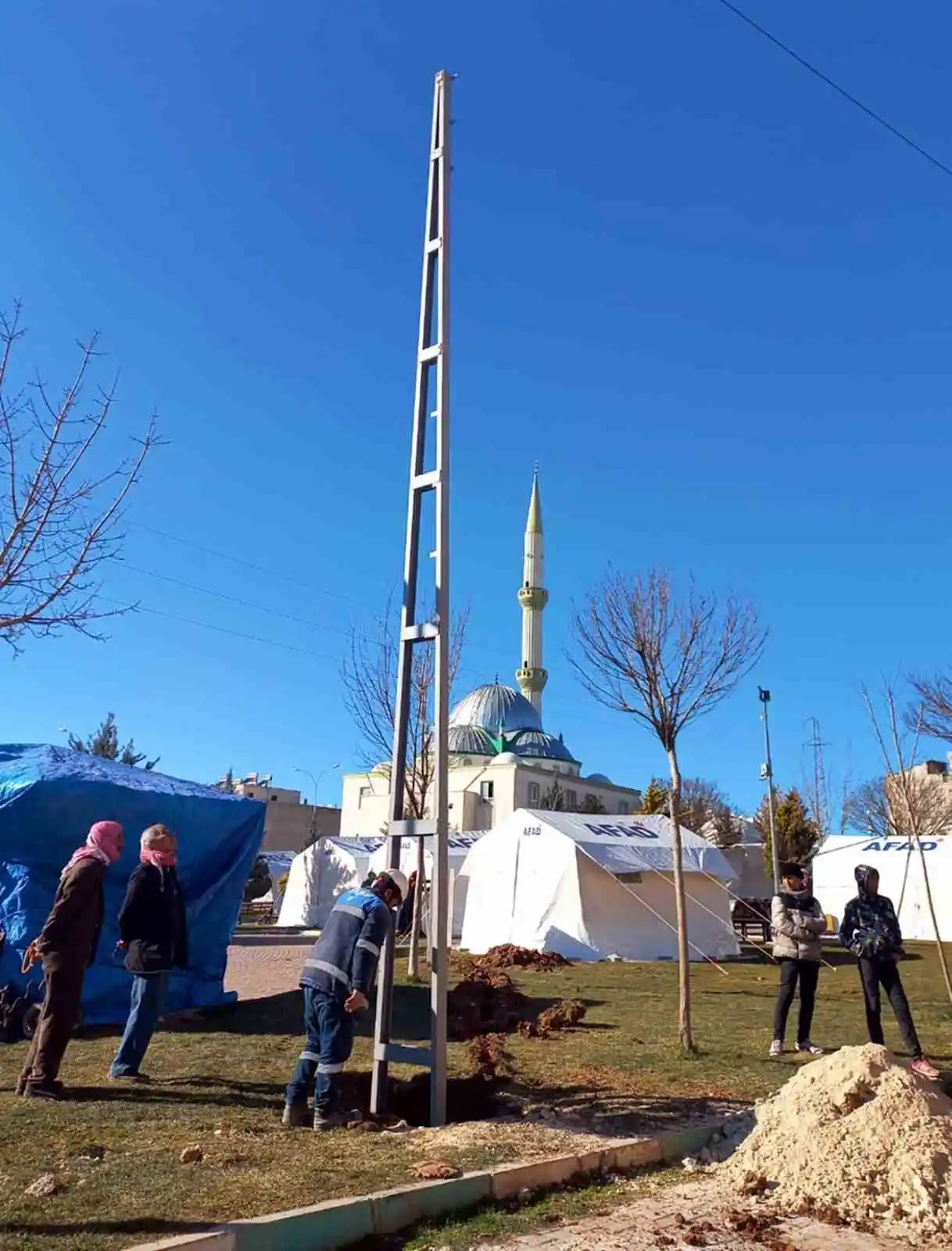 Dicle Elektrik dağıtım bölgesinde şebekesini 30 saatte toparladı, şimdi diğer illere destek veriyor