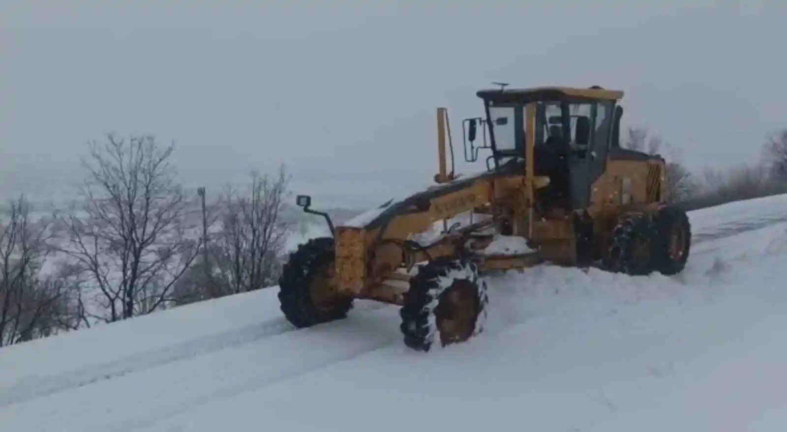 Diyarbakır'da 2 bin 753 kilometrede yolların kar nedeniyle kapanması engellendi
