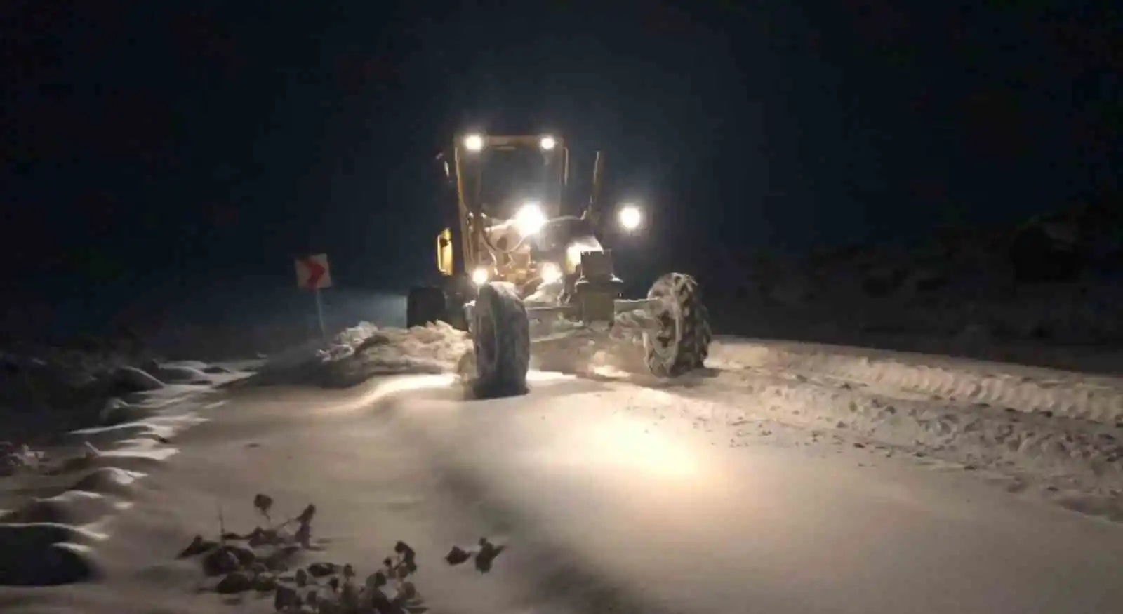Diyarbakır’da 2 bin 753 kilometrede yolların kar nedeniyle kapanması engellendi
