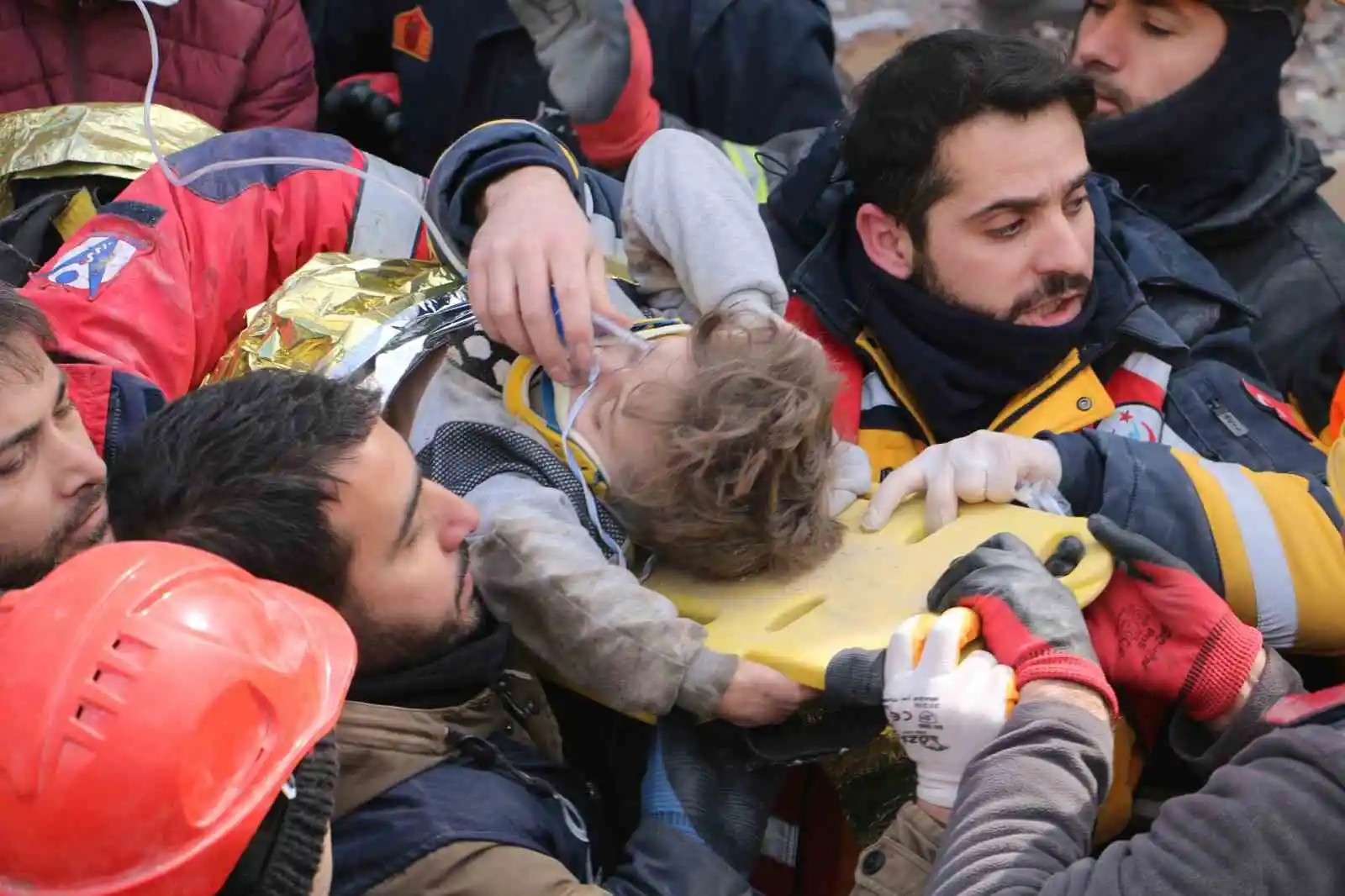 Diyarbakır’da 7 yaşındaki Beşir, 81 saat sonra enkazdan sağ çıkarıldı
