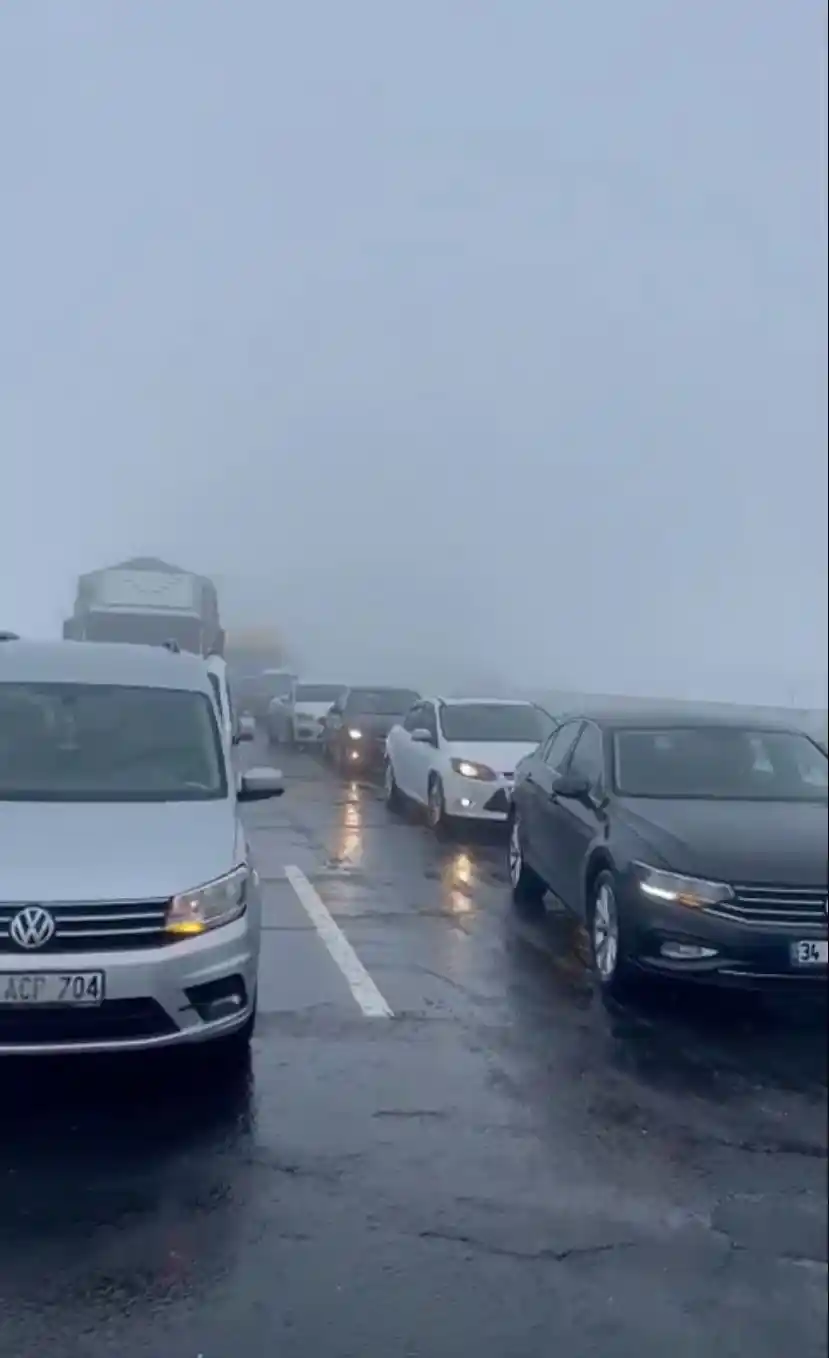 Diyarbakır'da hava ve karayoluna kar engeli

