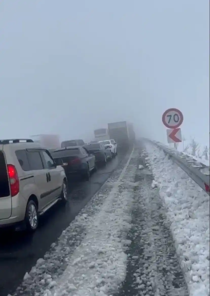 Diyarbakır’da hava ve karayoluna kar engeli