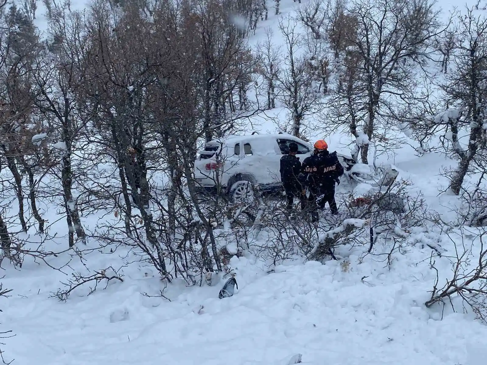 Diyarbakır'da kar yağışı ve buzlanma kaza getirdi: 1 ölü, 3 yaralı
