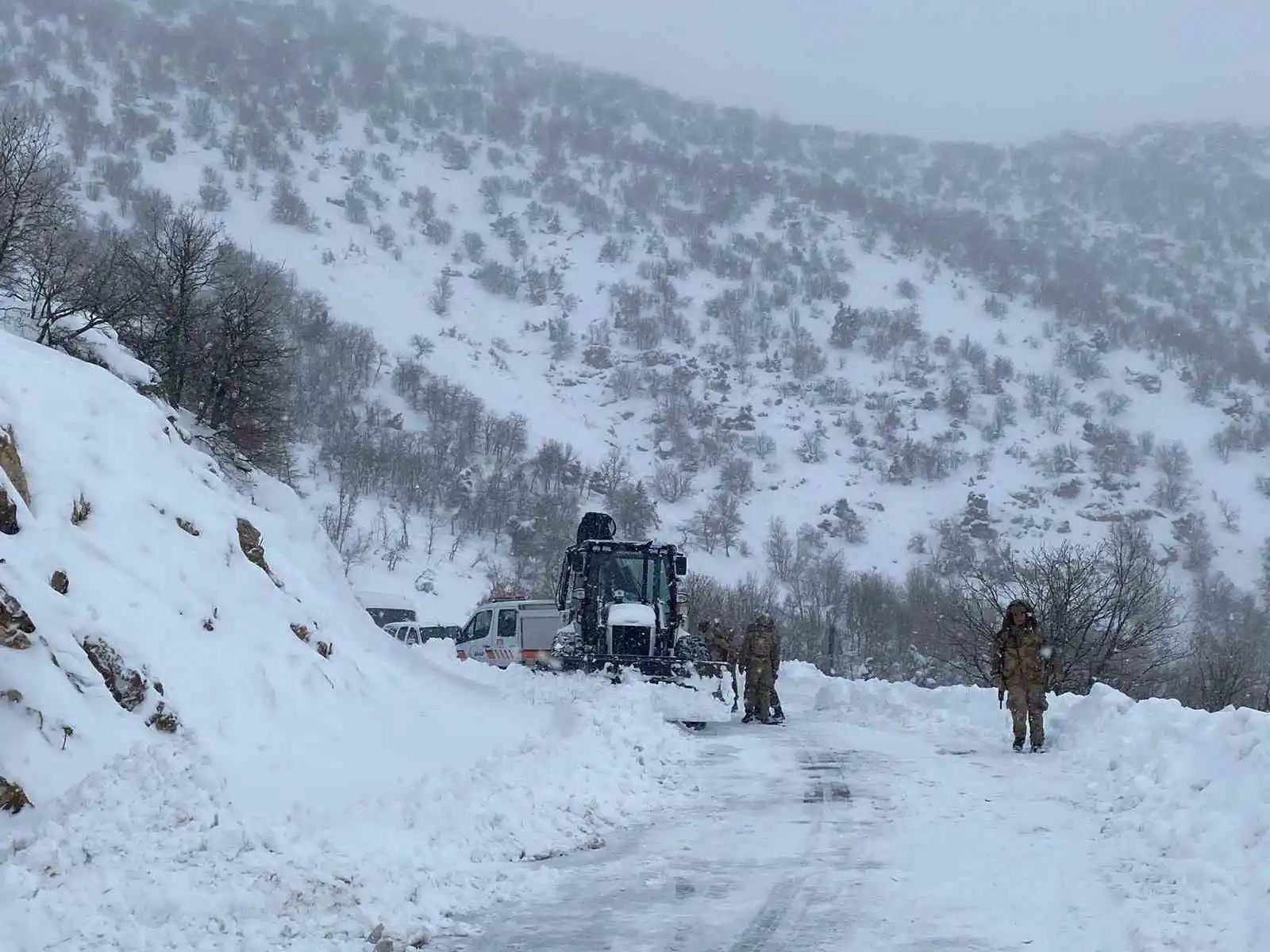 Diyarbakır’da kar yağışı ve buzlanma kaza getirdi: 1 ölü, 3 yaralı
