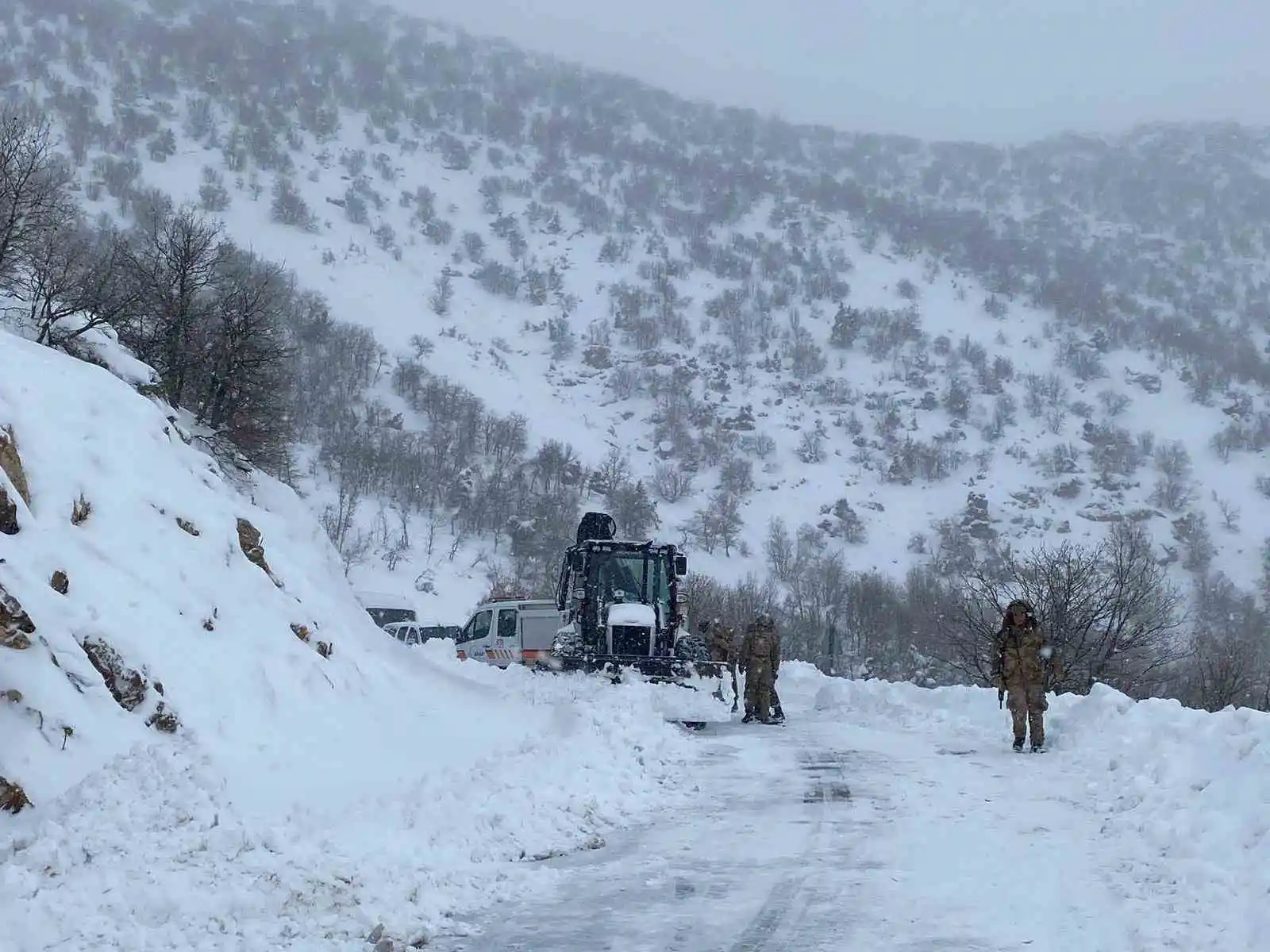 Diyarbakır’da kar yağışı ve buzlanma kaza getirdi: 1 ölü, 3 yaralı