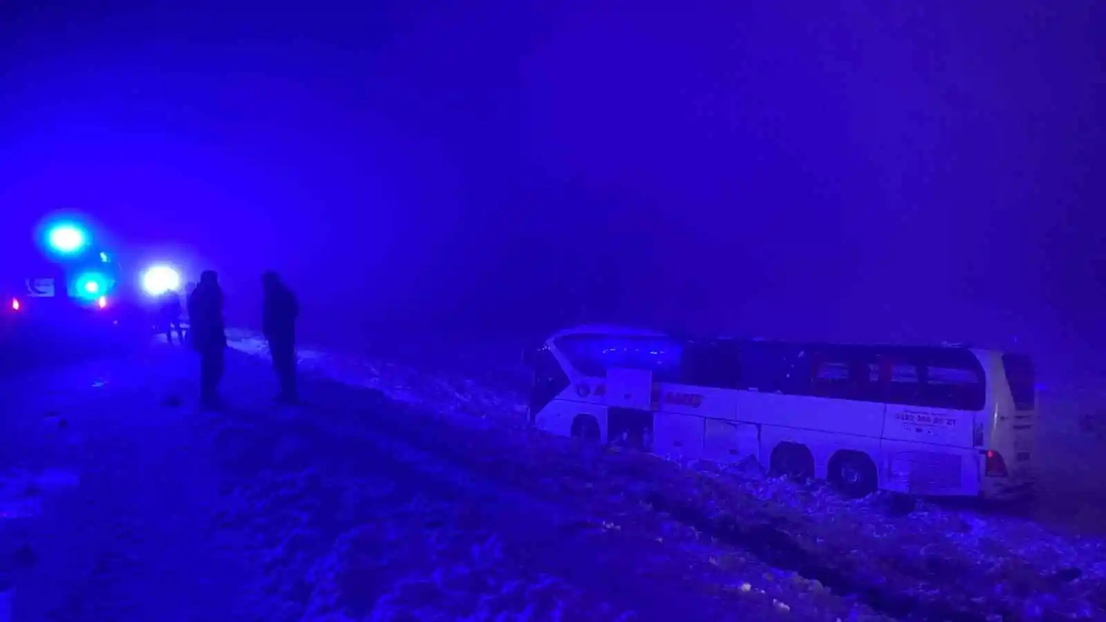 Diyarbakır’da yolcu otobüsü devrildi: 4’ü ağır 30 kişi yaralandı