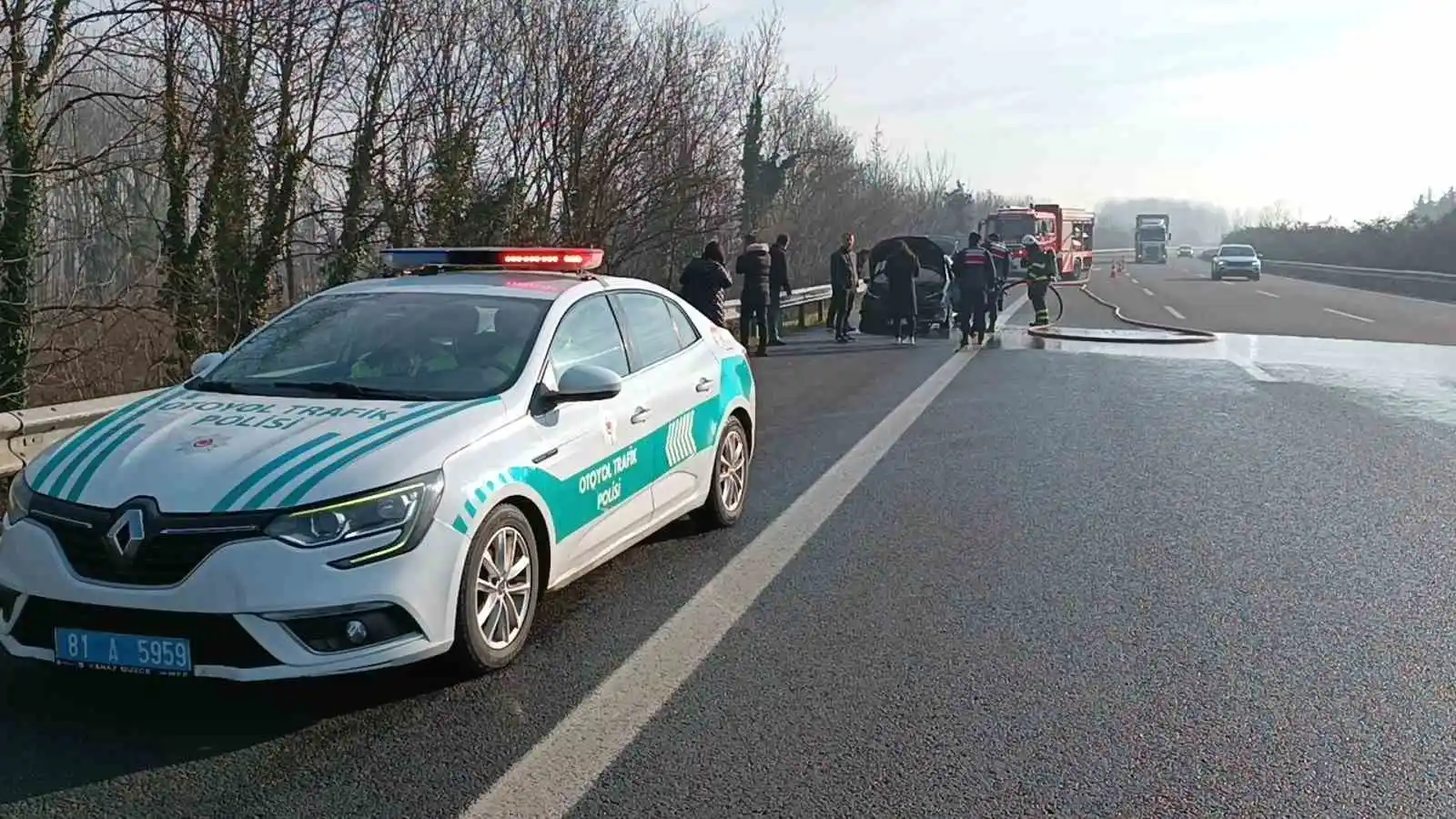 Diyarbakır’dan İstanbul’a giden ailenin aracı yandı