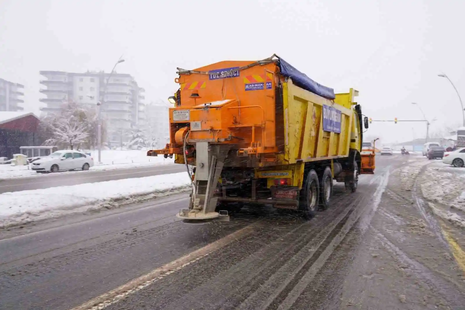 Diyarbakır geneli ekiplerin karla mücadele çalışmaları devam ediyor
