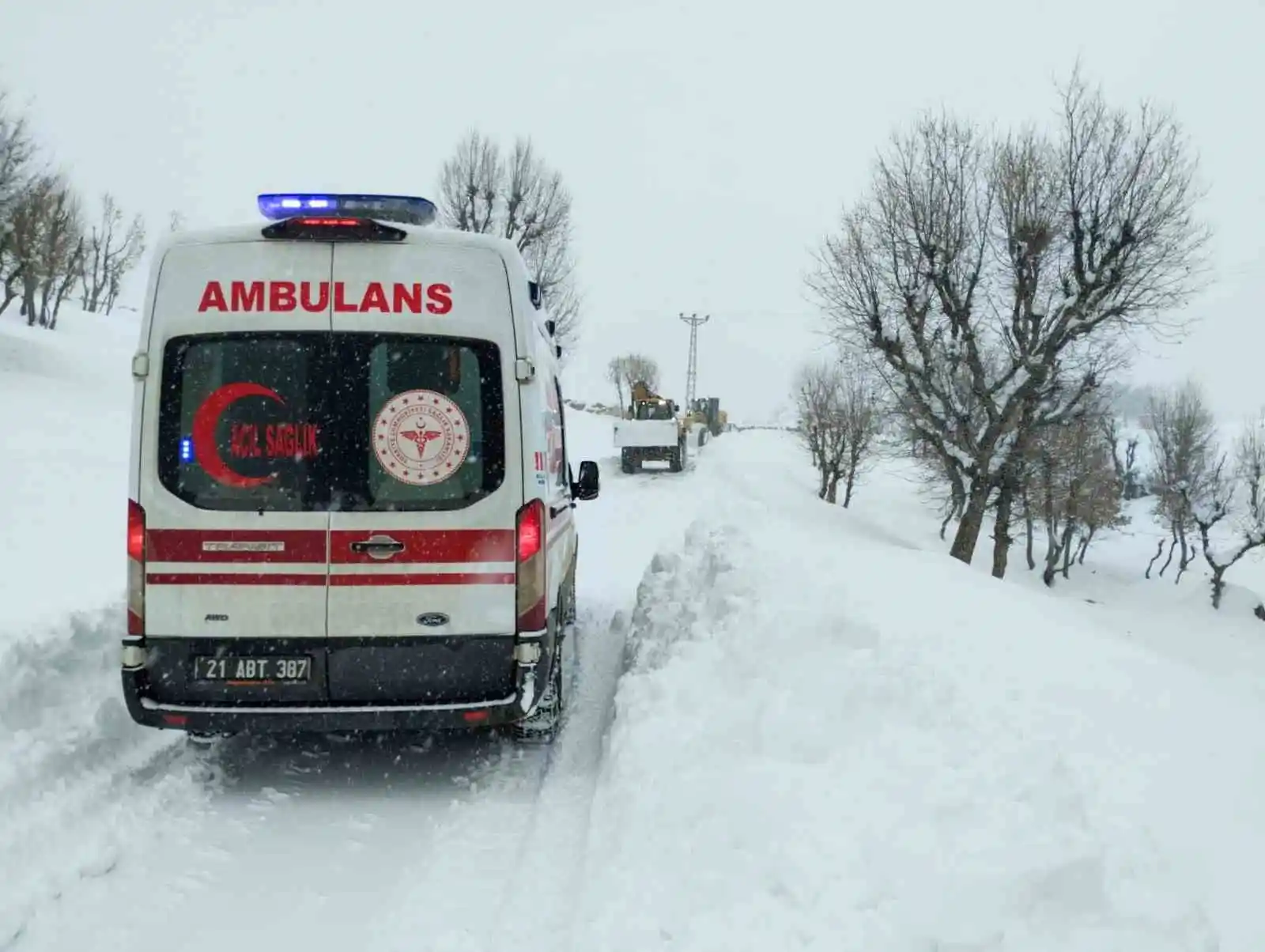 Diyarbakır geneli ekiplerin karla mücadele çalışmaları devam ediyor
