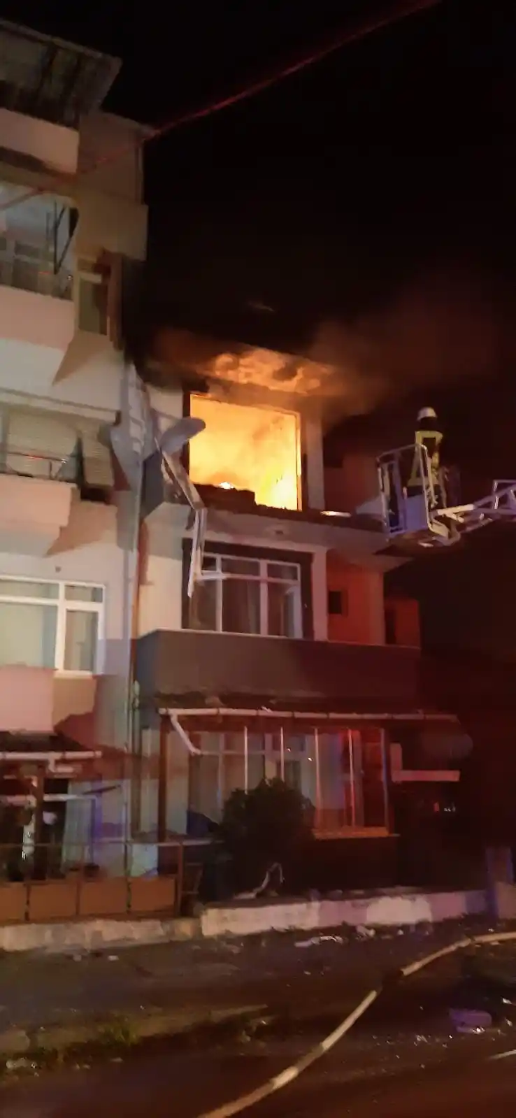 Doğalgaz patlamasında ağır yaralanan anne ile oğlu yaşam mücadelesini kaybetti