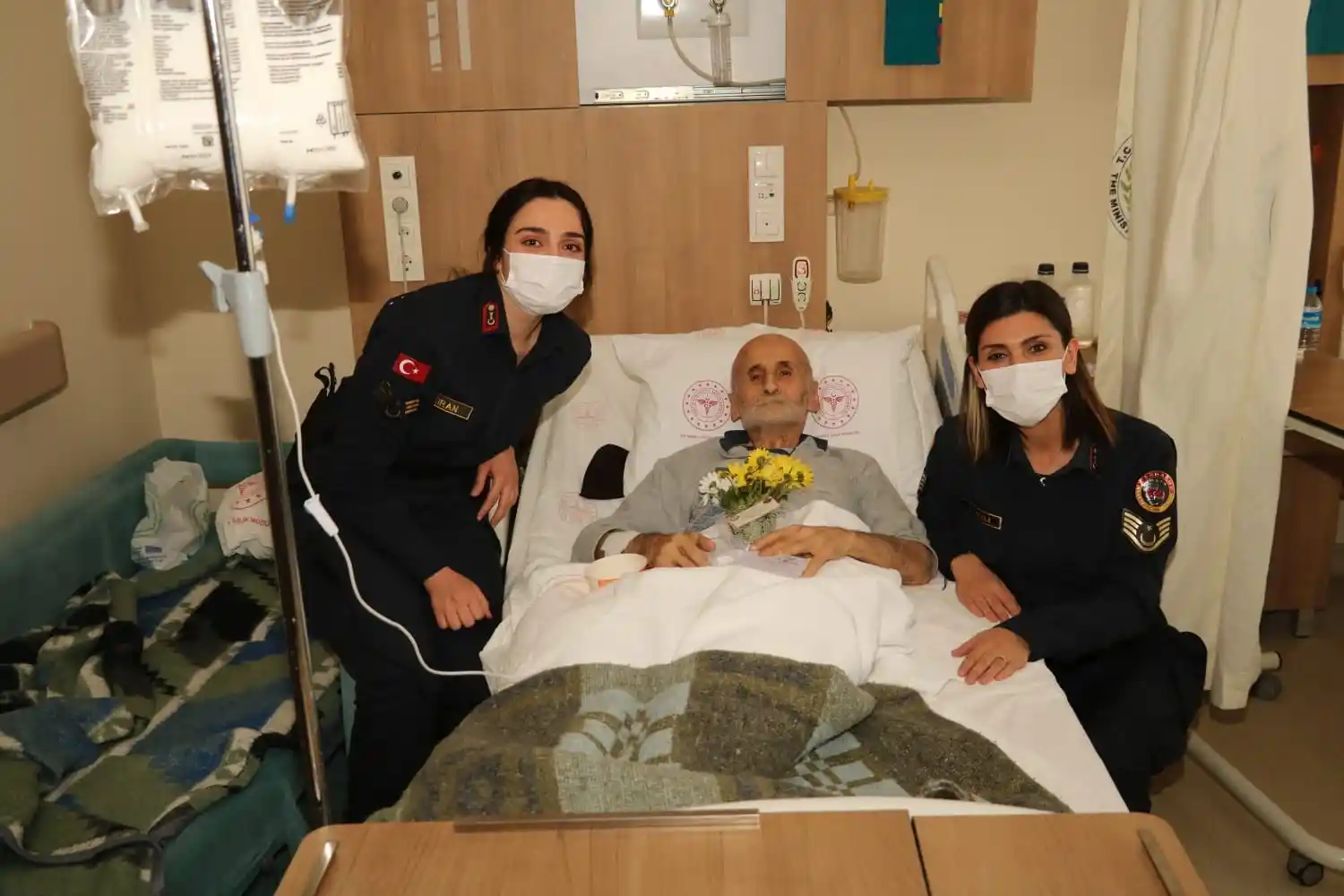 Dünya Kanser Günü'nde jandarmadan hastalara sürpriz
