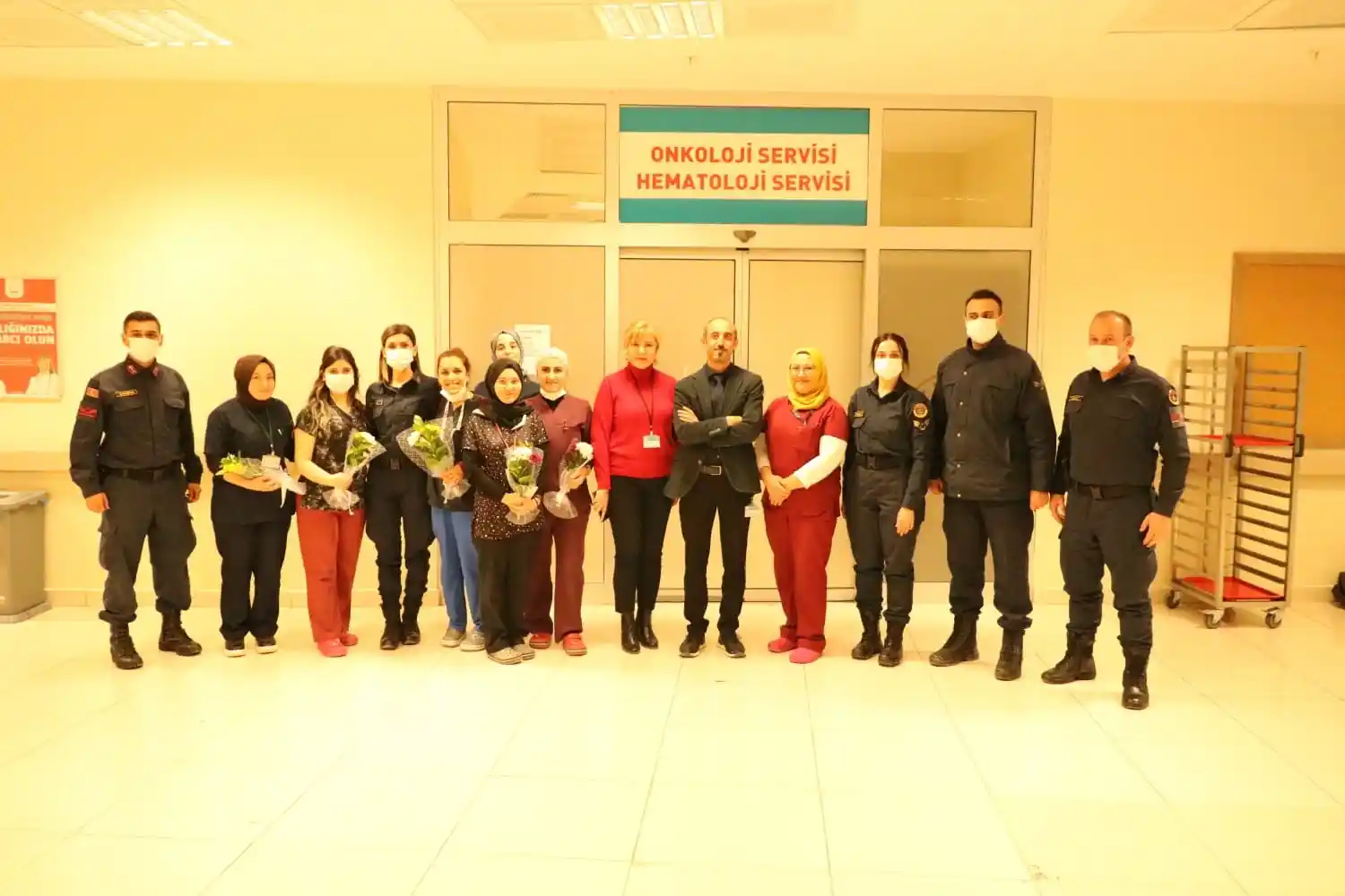 Dünya Kanser Günü’nde jandarmadan hastalara sürpriz