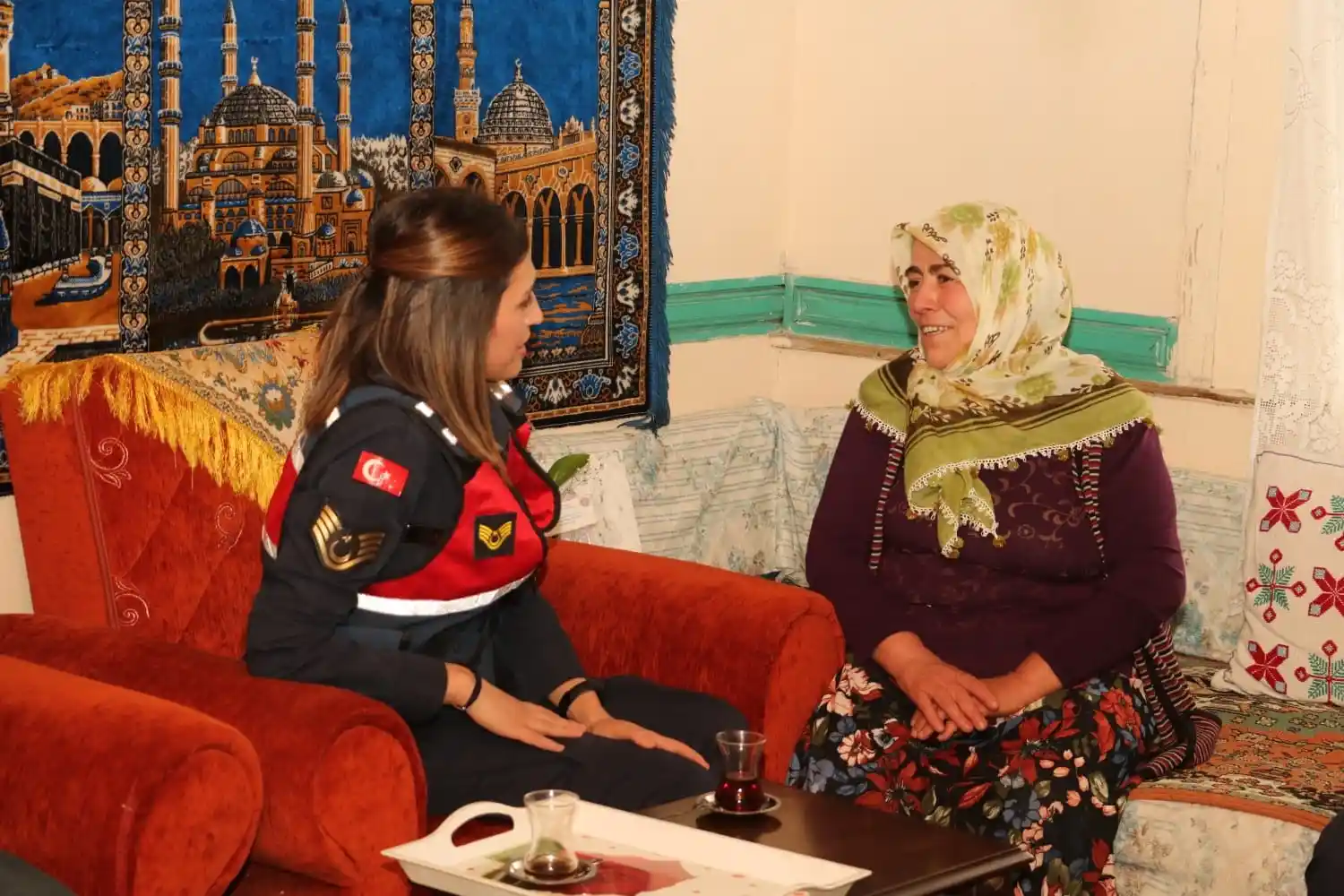 Dünya Kanser Günü’nde jandarmadan hastalara sürpriz