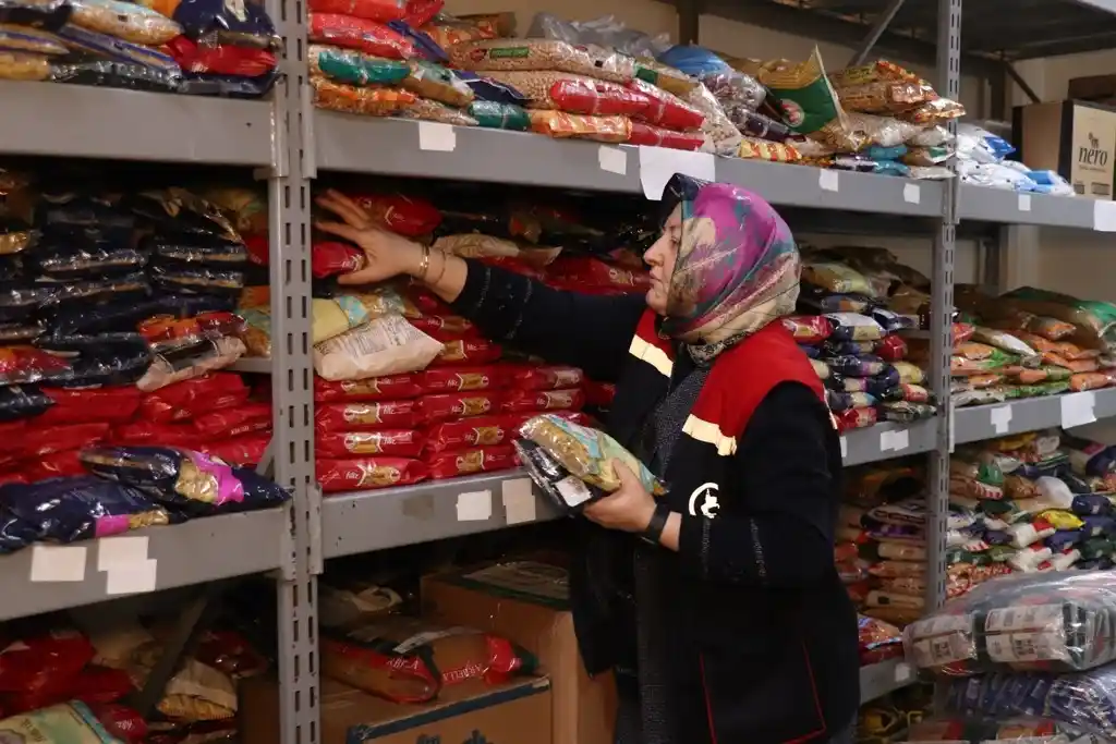 Düzce’de ki depremzedelerin ihtiyaçları buradan karşılanıyor