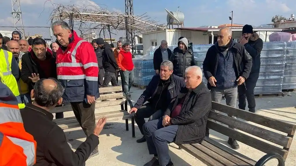 Efeler Belediye Başkanı Atay, deprem bölgesi Hatay’a gitti
