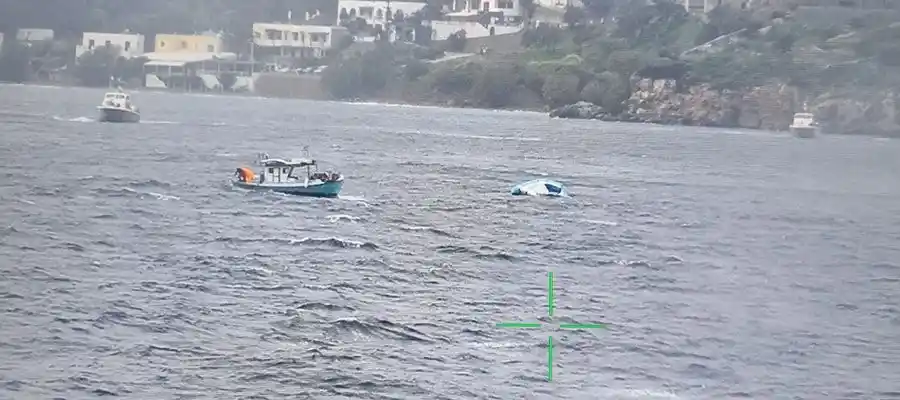 Ege Denizi'nde göçmen teknesi battı: 4 ölü
