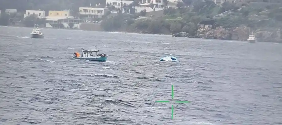 Ege Denizi'nde göçmen teknesi battı: 4 ölü