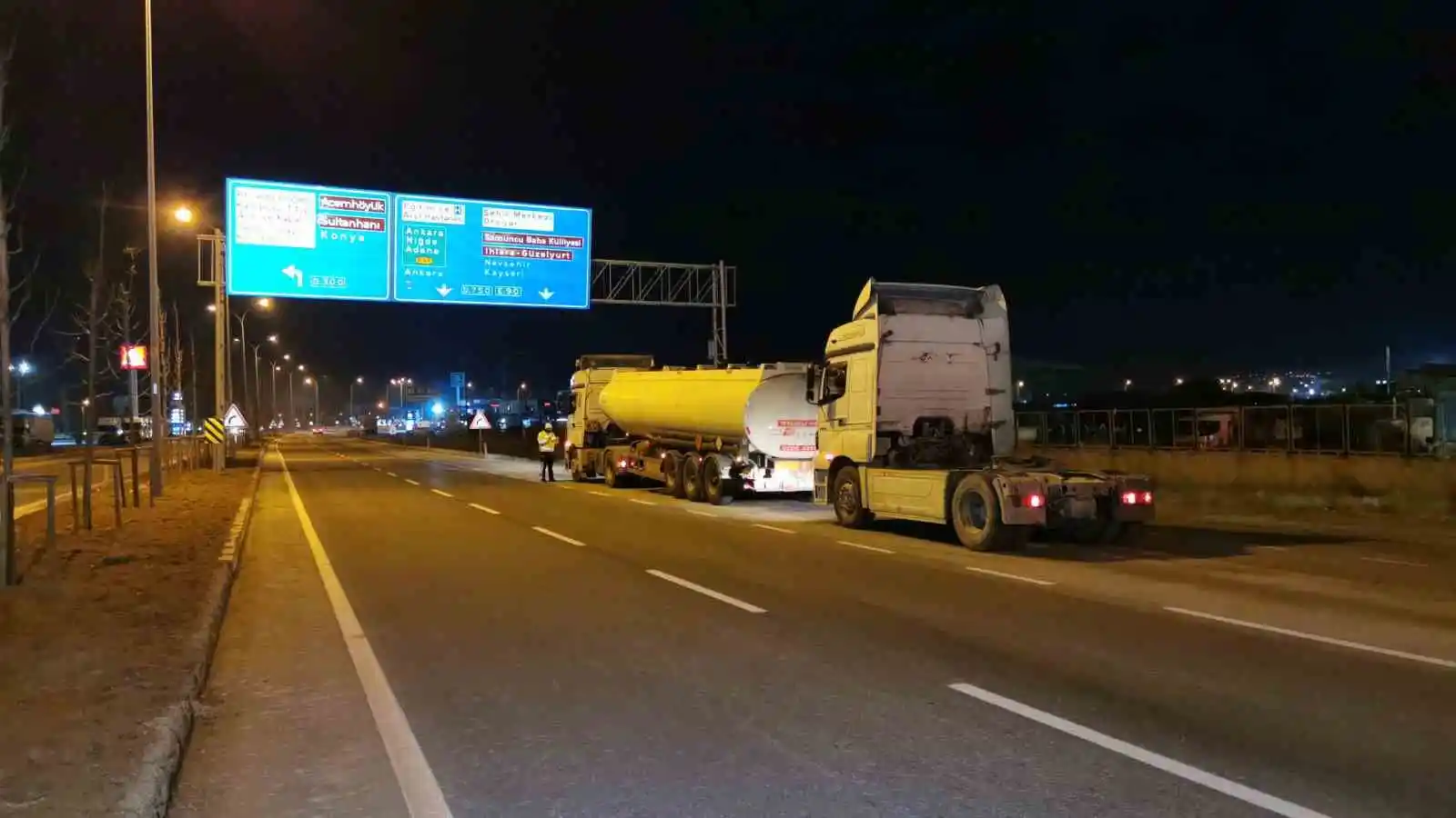 Eksi 9 dereceyi gören Aksaray’da buzlanmaya karşı denetimli uyarı
