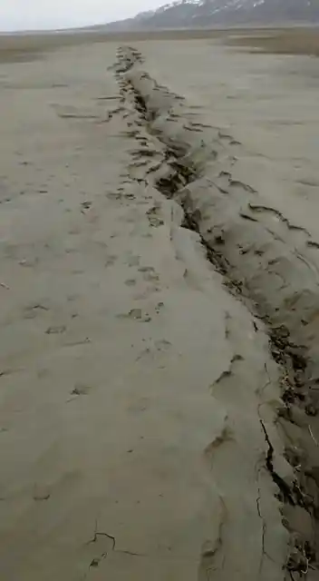 Elazığ'da fay hattındaki zemin sıvılaşması böyle görüntülendi
