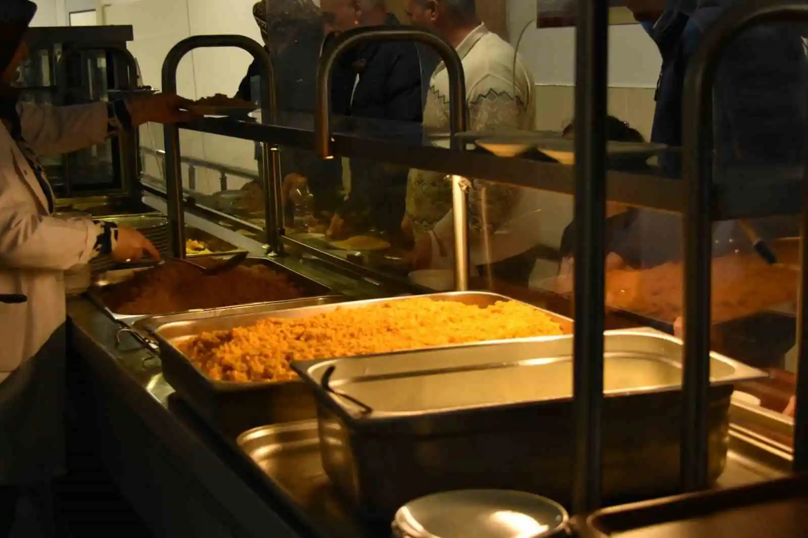 Elazığ’da sıcak yemekler depremzedeler için kaynıyor

