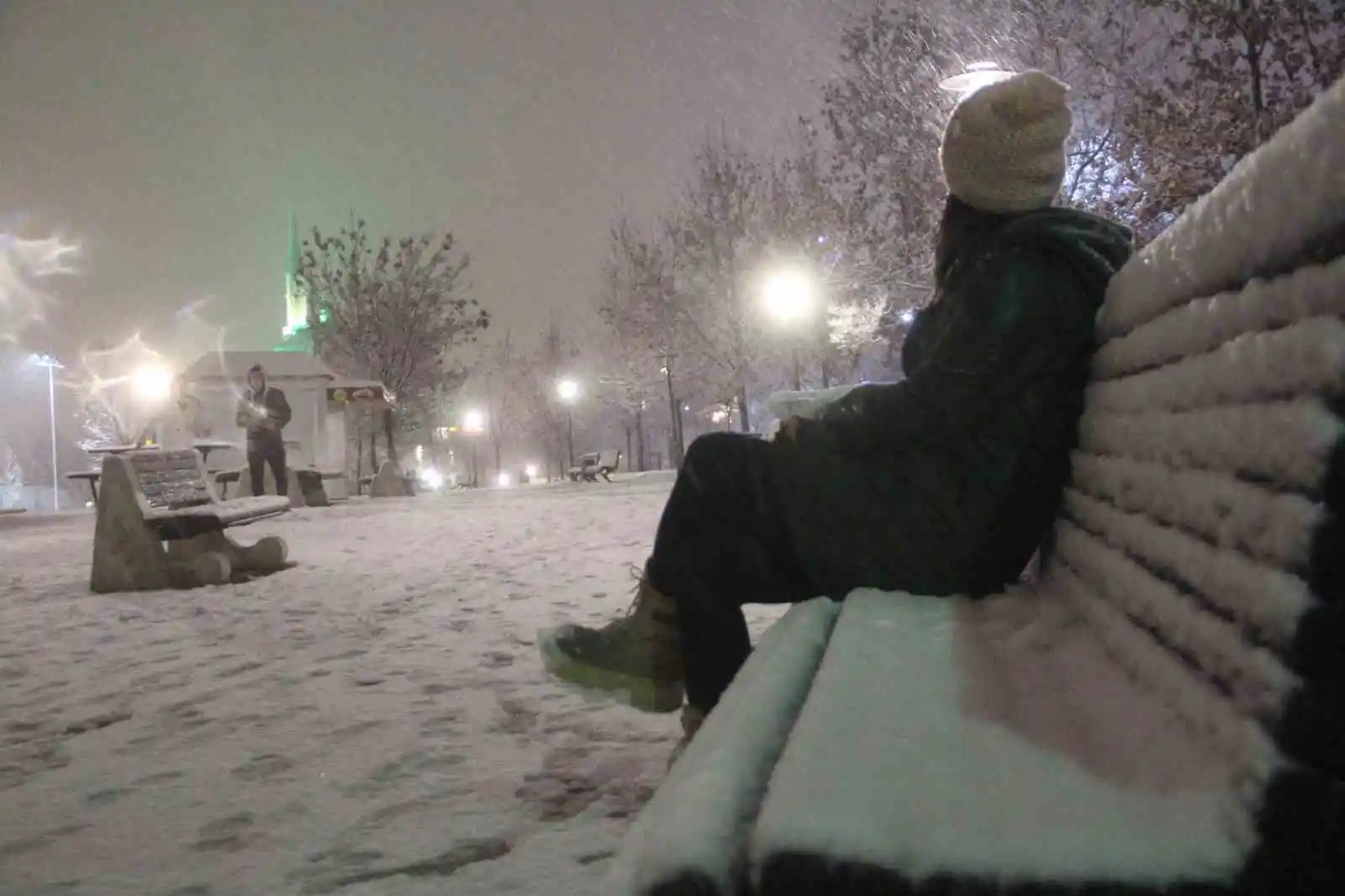 Elazığ’da yoğun kar yağışı etkili oldu, vatandaş doyasıya eğlendi
