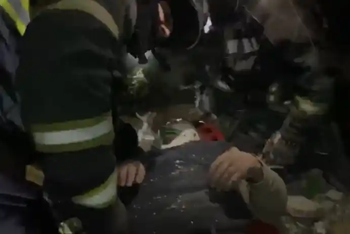 Elbistan’da baba ve 2 oğlu 70 saat sonra enkazdan sağ olarak çıkarıldı
