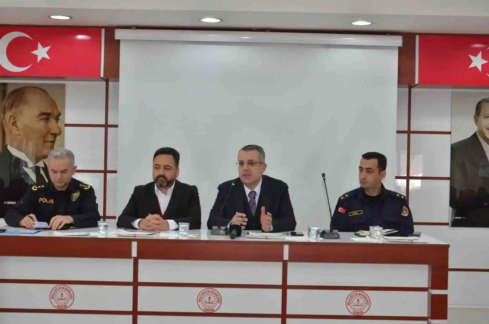Elbistan'da muhtarlar toplantısı