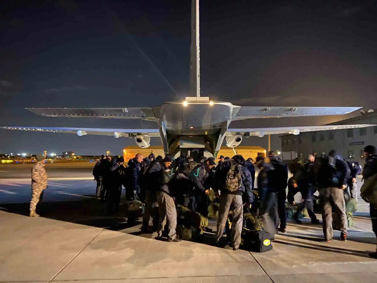 Enkaz çalışmalarına katılan Litvanyalı arama kurtarma ekibi İstanbul’a döndü
