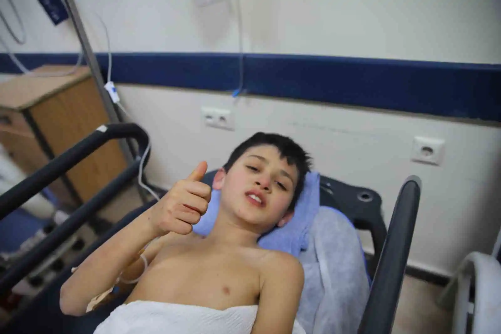 Enkazdan 156 saat sonra kurtulan 9 yaşındaki Semih’in ’Muslera’ hayali gerçek oldu