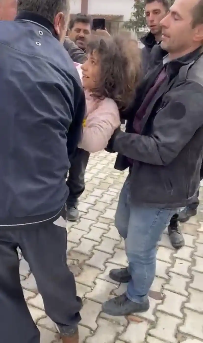 Enkazdan sağ çıkarılan Cemile'nin ilk sözleri ile boğazı düğümlendi