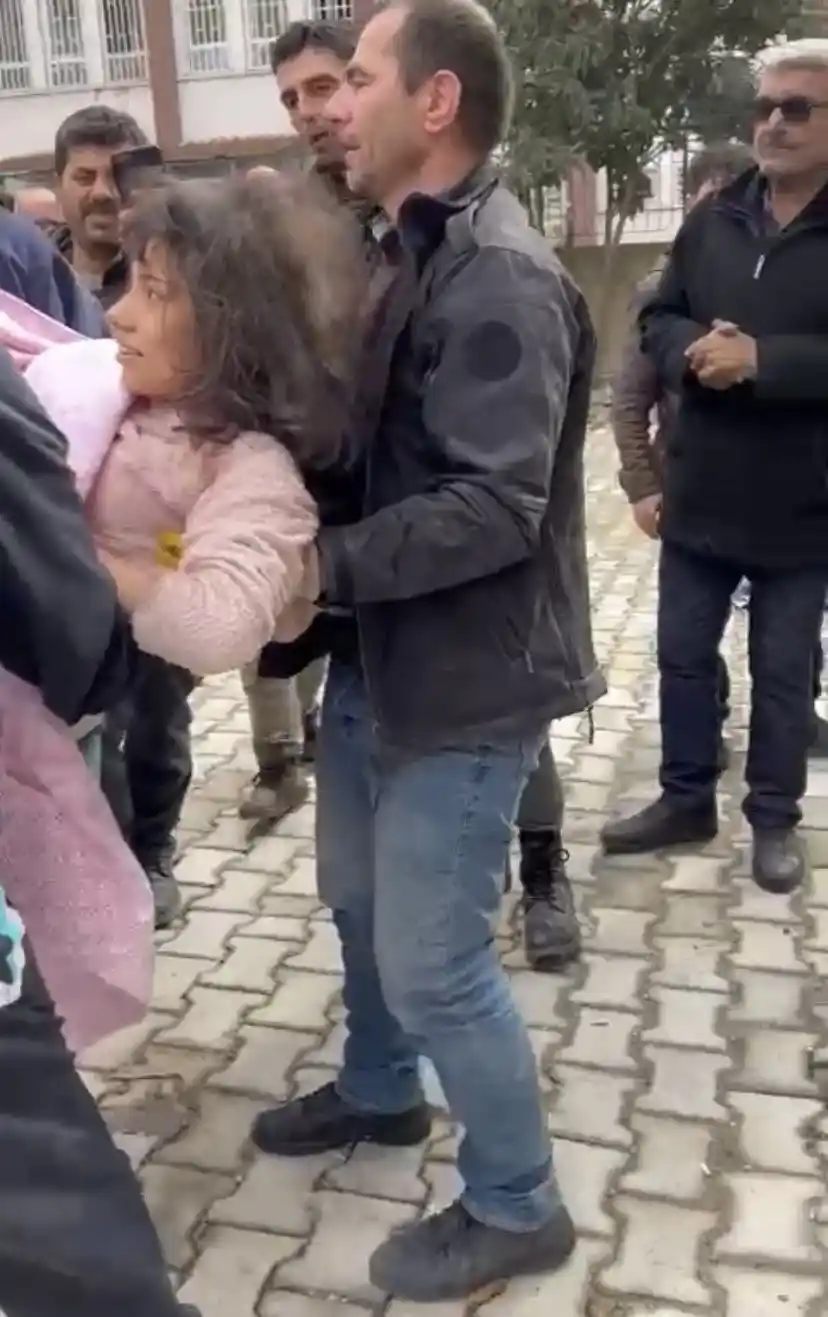 Enkazdan sağ çıkarılan Cemile’nin ilk sözleri ile boğazı düğümlendi