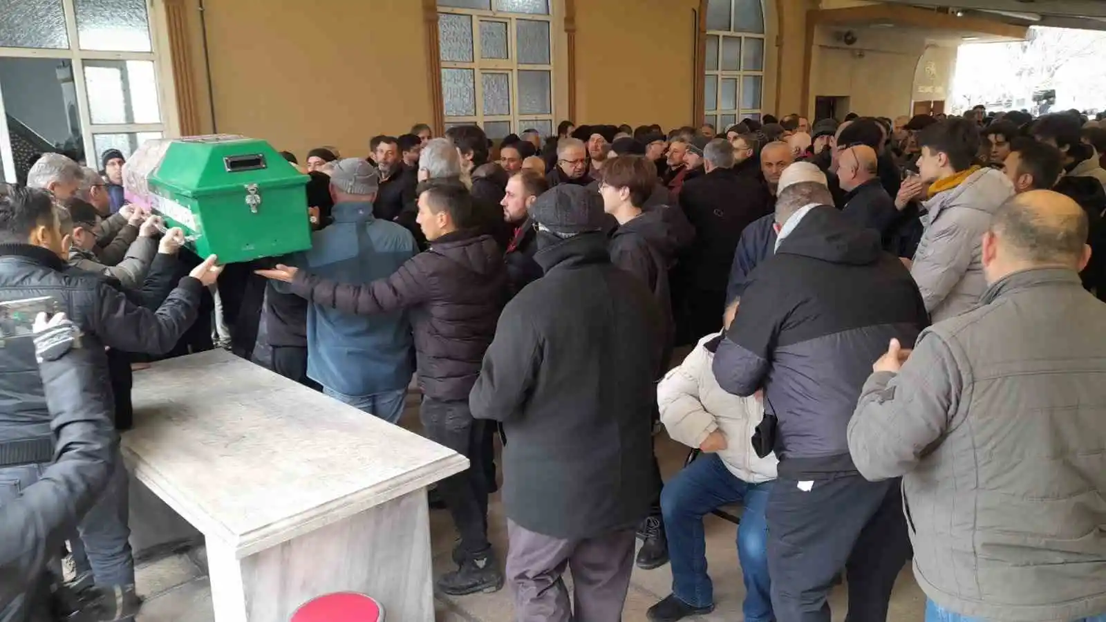 Ereğlili Burcu öğretmen gözyaşları arasında toprağa verildi